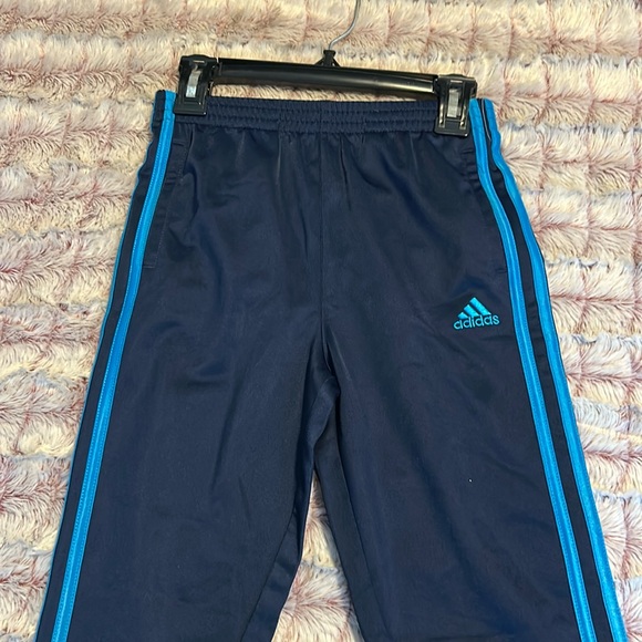 ADIDAS kids joggers size 5 - Picture 2 of 5